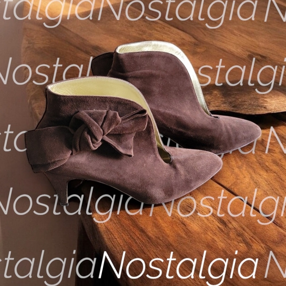 Beautiful VTG Bettye Muller suede booties